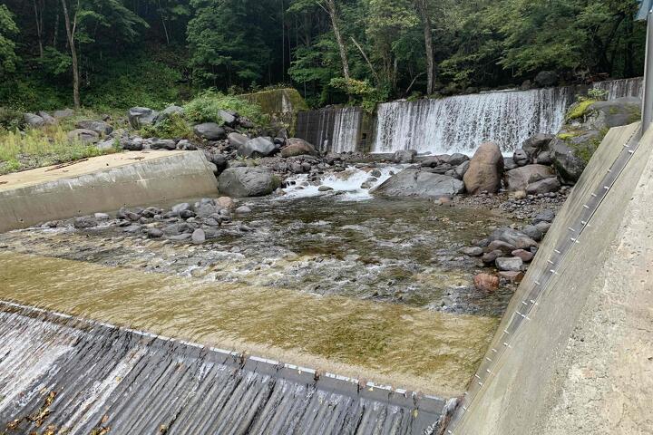【小水力発電事業】地域で活きる”水の流れから生まれる再エネ”　メリット・デメリットをわかりやすく解説